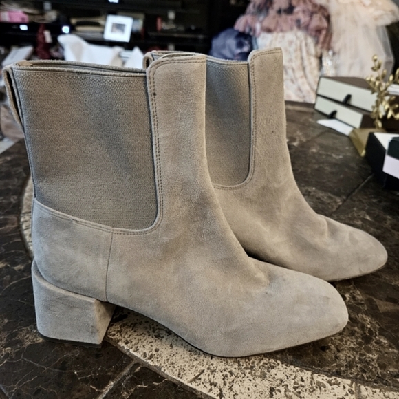 Vince Kimmy Block Heel Suede Leather Ankle Boots Hazelstone Gray Size 7 $395.00 - Picture 2 of 7